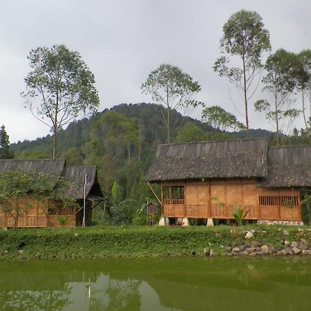 باندونج Villa Kampung Karuhun Sutan Raja المظهر الخارجي الصورة