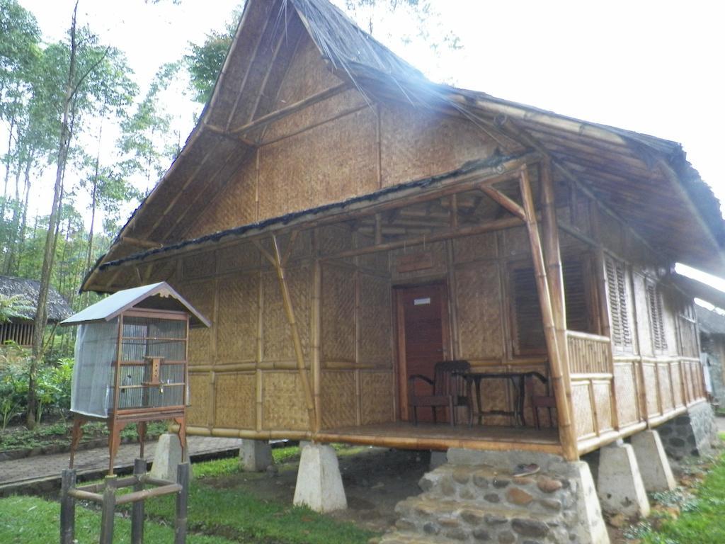 باندونج Villa Kampung Karuhun Sutan Raja الغرفة الصورة