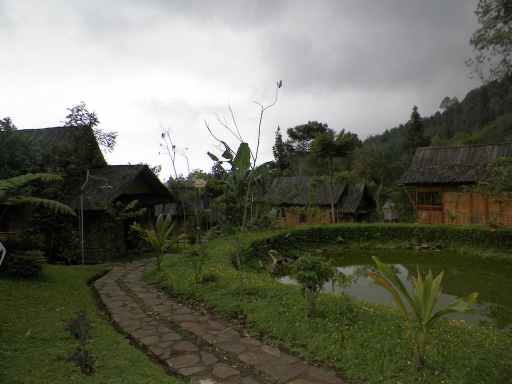 باندونج Villa Kampung Karuhun Sutan Raja المظهر الخارجي الصورة