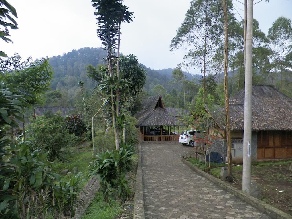 باندونج Villa Kampung Karuhun Sutan Raja المظهر الخارجي الصورة
