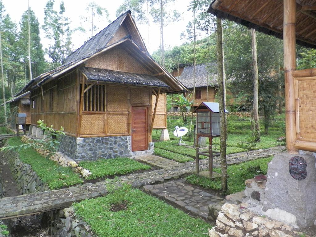 باندونج Villa Kampung Karuhun Sutan Raja المظهر الخارجي الصورة