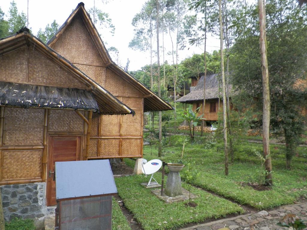باندونج Villa Kampung Karuhun Sutan Raja المظهر الخارجي الصورة