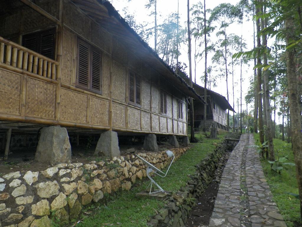 باندونج Villa Kampung Karuhun Sutan Raja المظهر الخارجي الصورة